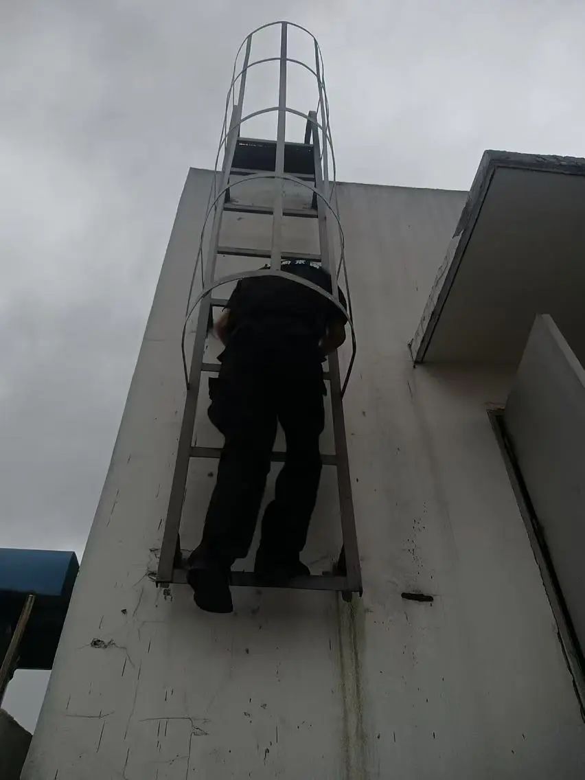 C:/Users/BA/Desktop/風雨過后南京保安迅速行動，恢復安“寧”面貌/3.jpg3