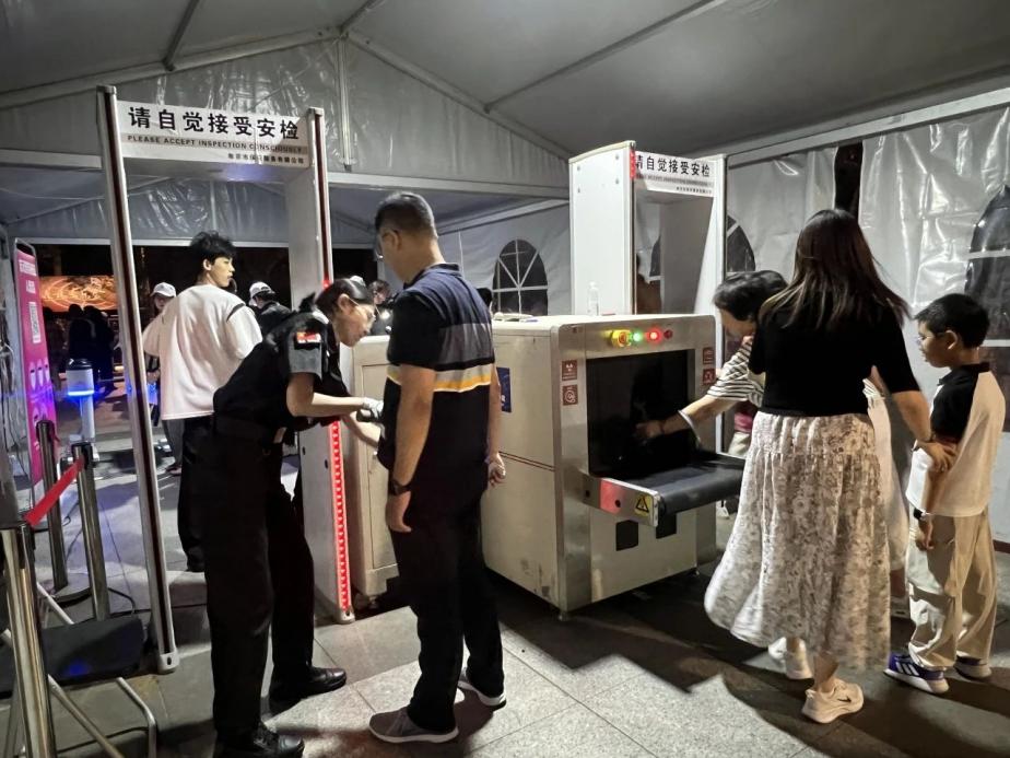 C:/Users/BA/Desktop/“安保鐵軍、硬核保障”2024系列報道四十三——月滿中秋，南京市保安服務(wù)有限公司圓滿護(hù)航“2024 南京森林音樂會”/4.jpg4