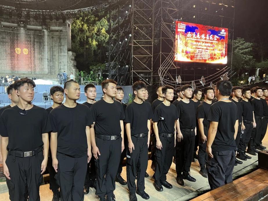 C:/Users/Administrator/Desktop/臺風“貝碧嘉”來襲，南京保安積極應(yīng)對，“守”護萬家團圓！/10.jpg10